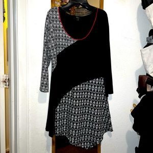 L Cupio Black & White Tunic